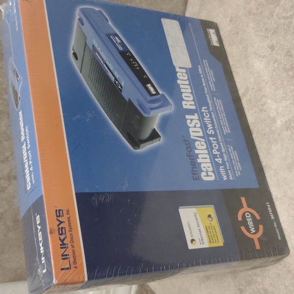 Linksys EtherFast Cable/DSL Router w/4 Port Switch - Picture 6 of 6